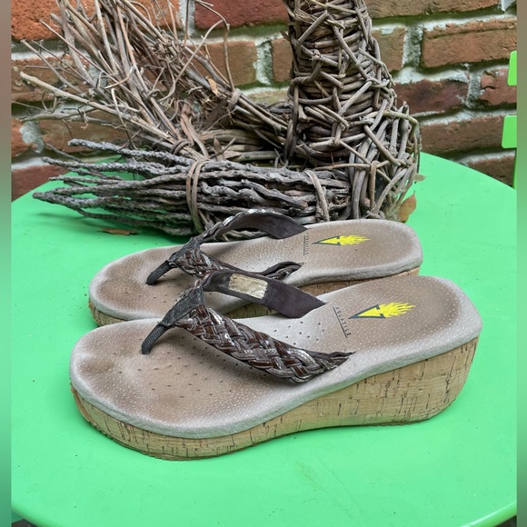 Volatile Platform Wedge Sandals - Picture 2 of 11